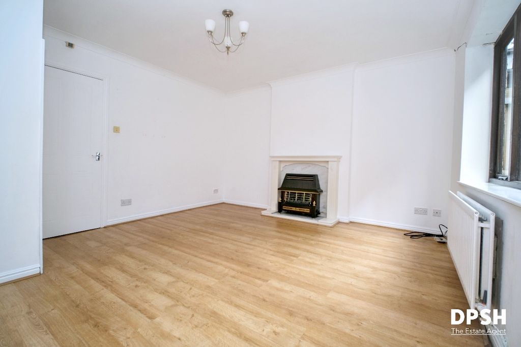 Property photo 3 of 23