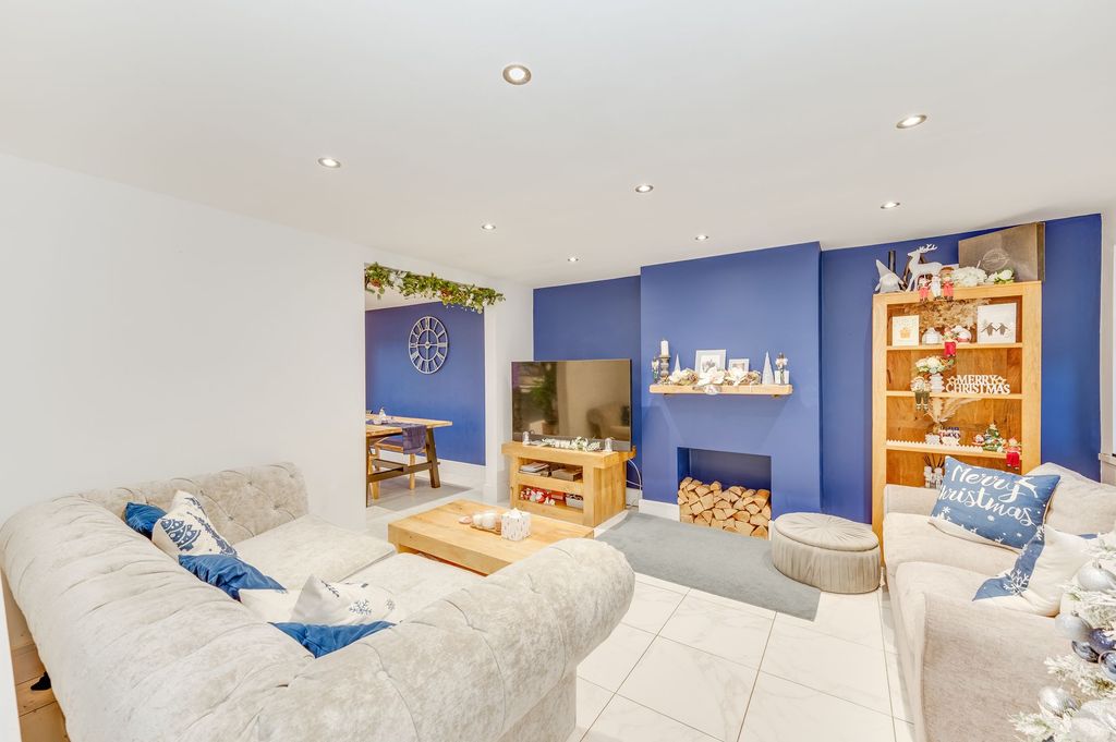 Property photo 3 of 23