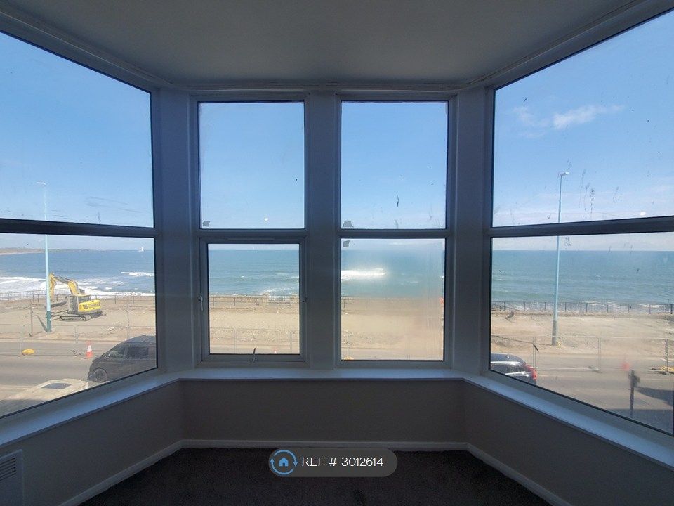 Property photo 2 of 3 Bay Windows From Flat
