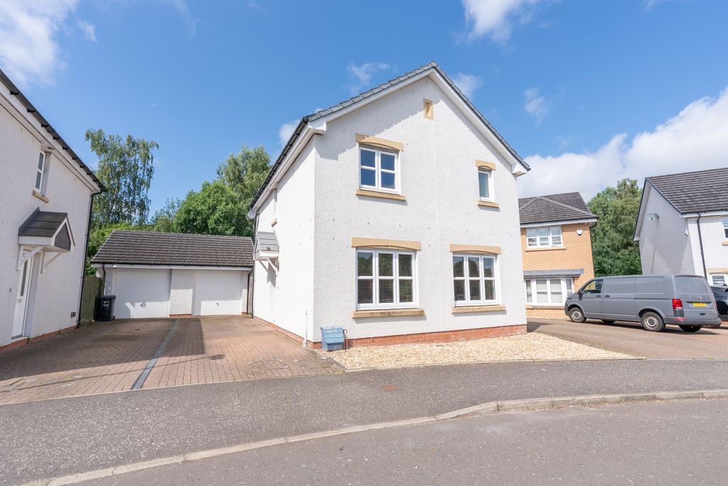 Property photo 1 of 32 3 Bedroom Detached For Sale