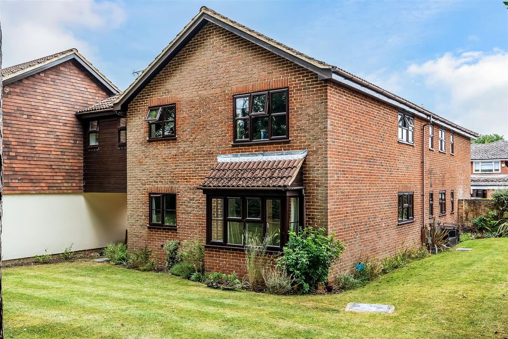 Property photo 1 of 10 19-Hamilton-Court-20.Jpg