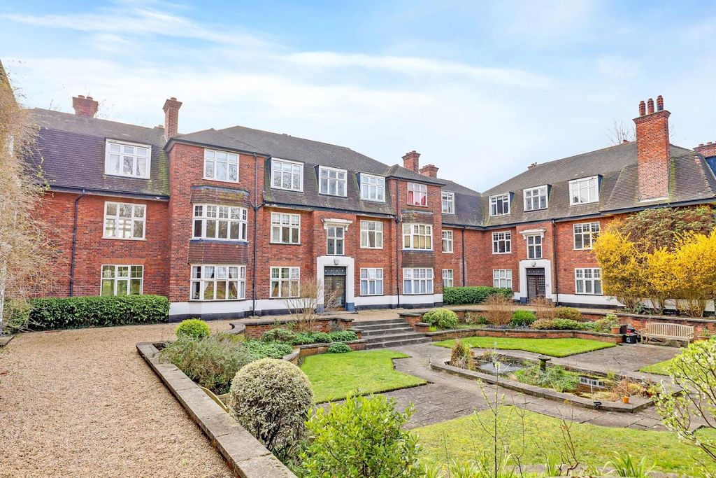 Property photo 1 of 12 10-F625Jhpropworld - 8 Fountain Court - 43-Medium.