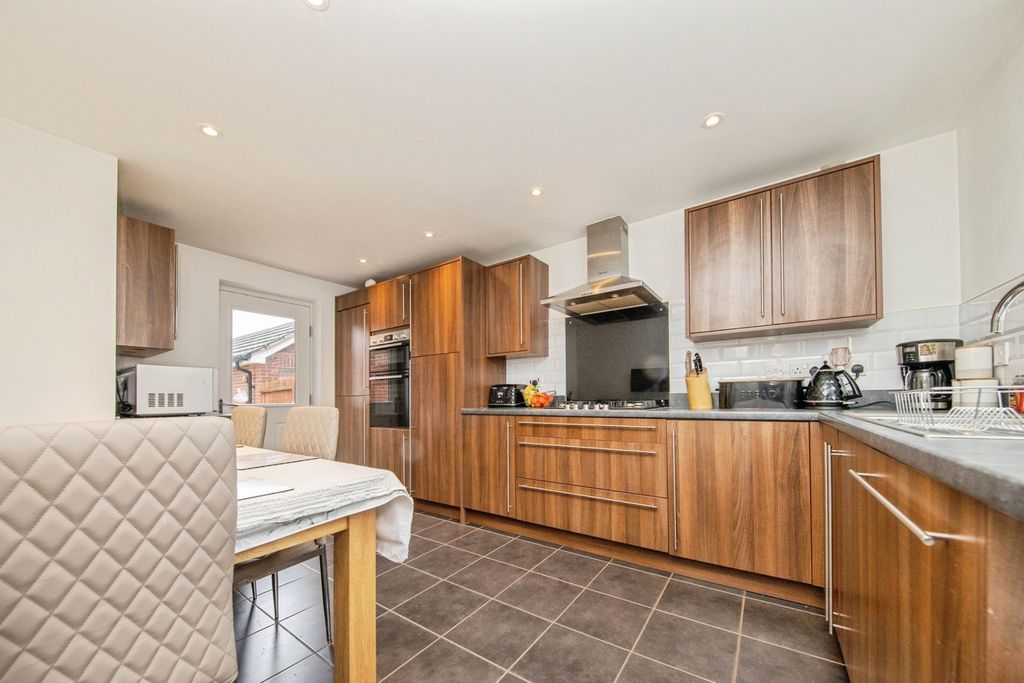 Property photo 2 of 20 Pbox-Img.Jpg