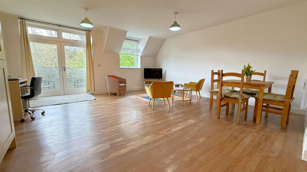 Property photo 3 of 15 8.Jpeg