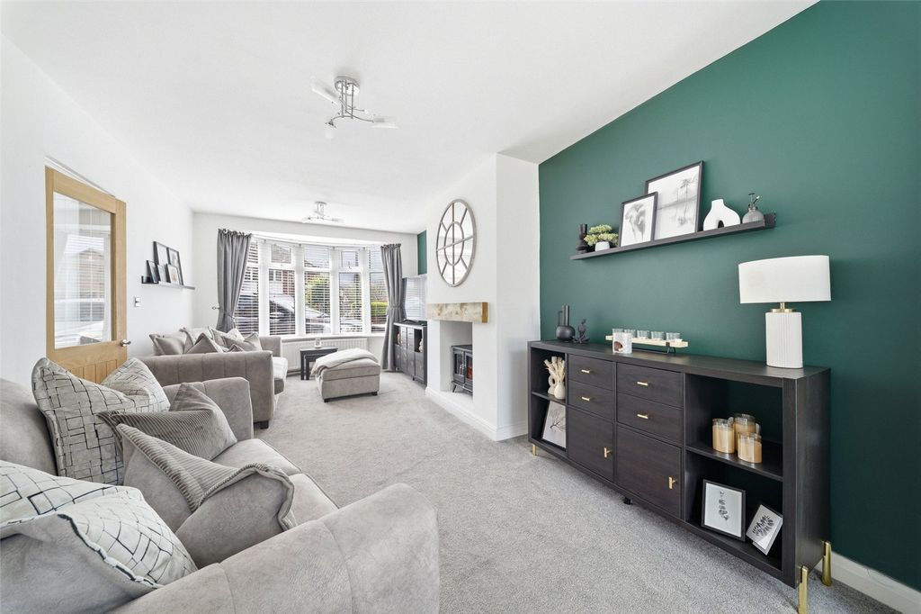 Property photo 1 of 26 Lounge