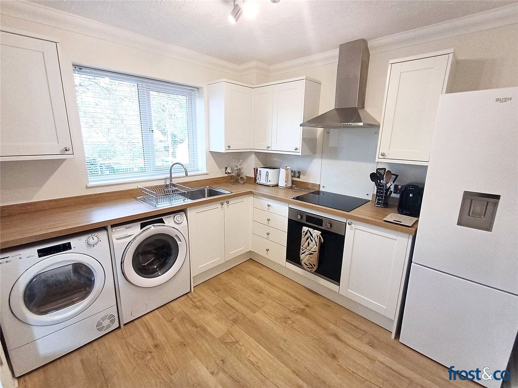 Property photo 3 of 11 Kitchen