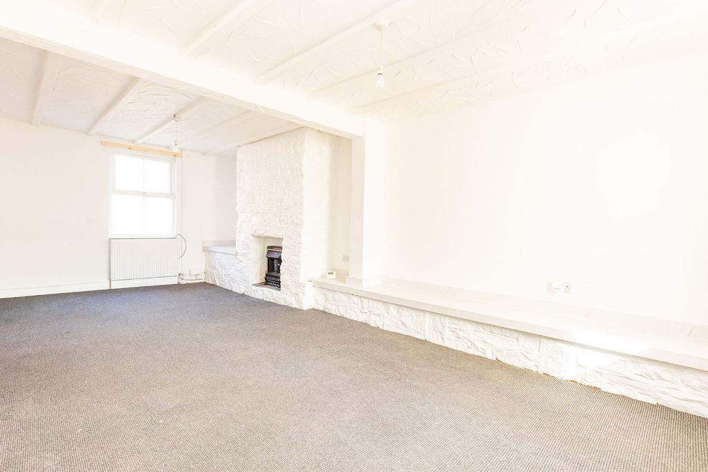 Property photo 2 of 10 Living Room