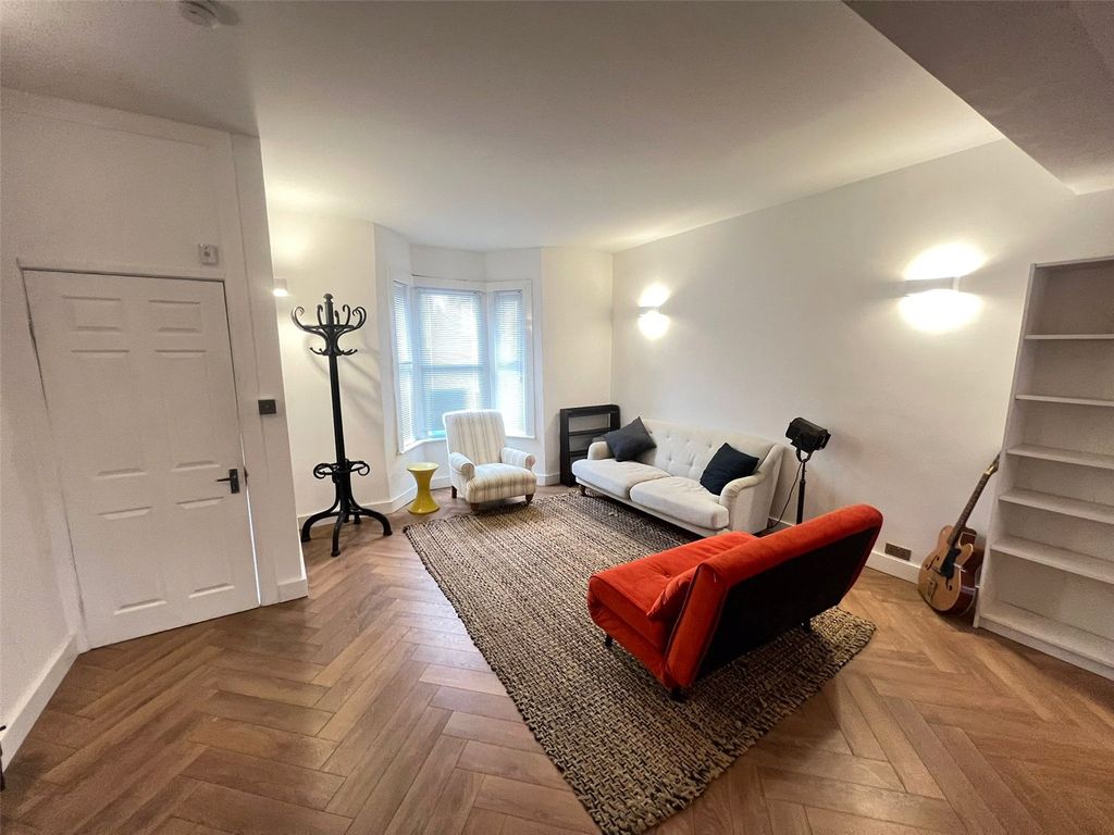 Property photo 3 of 18 Picture 3