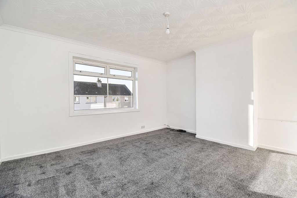 Property photo 2 of 9 Lounge