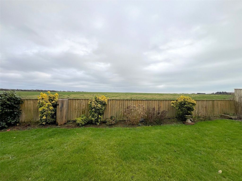 Property photo 3 of 26 Picture No. 27