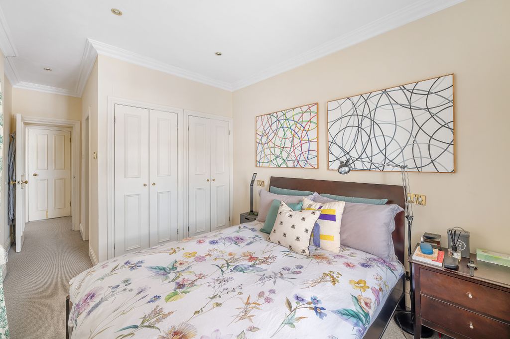 Property photo 3 of 12 6 ? 78 Lexham Garden