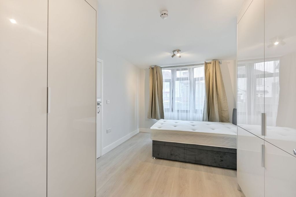 Property photo 1 of 5