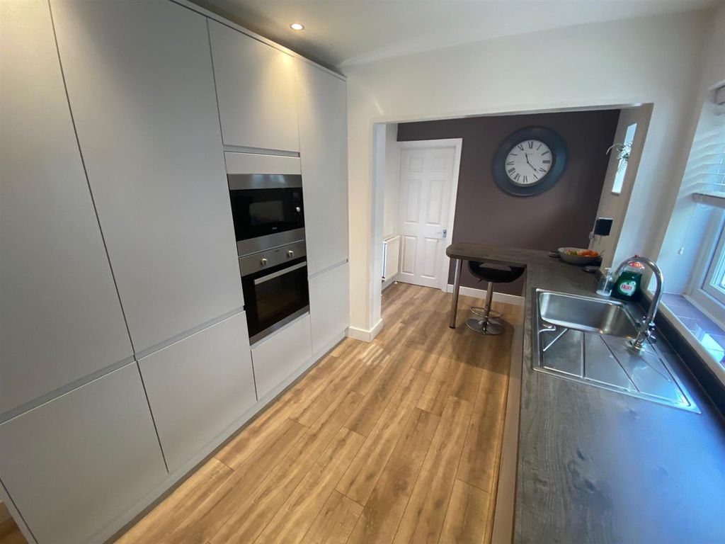 Property photo 3 of 19 Kitchen 3.Jpg