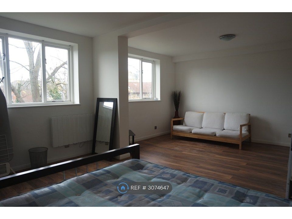 Property photo 3 of 6 Studio (Part 2)