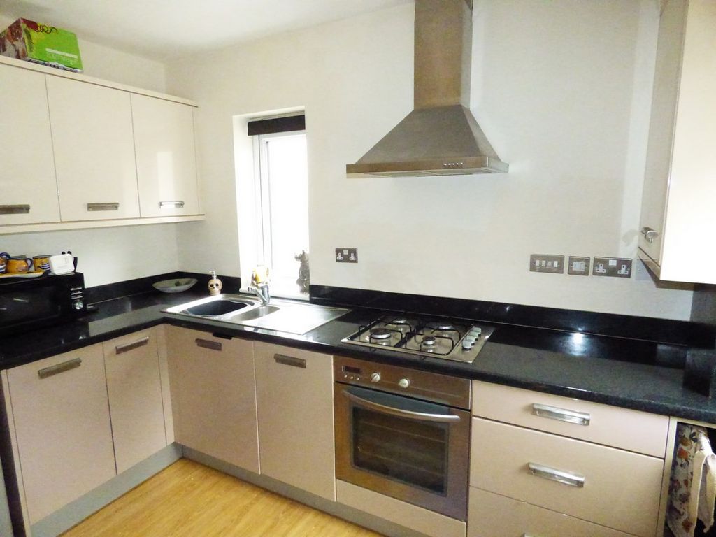 Property photo 3 of 7 Kitchen