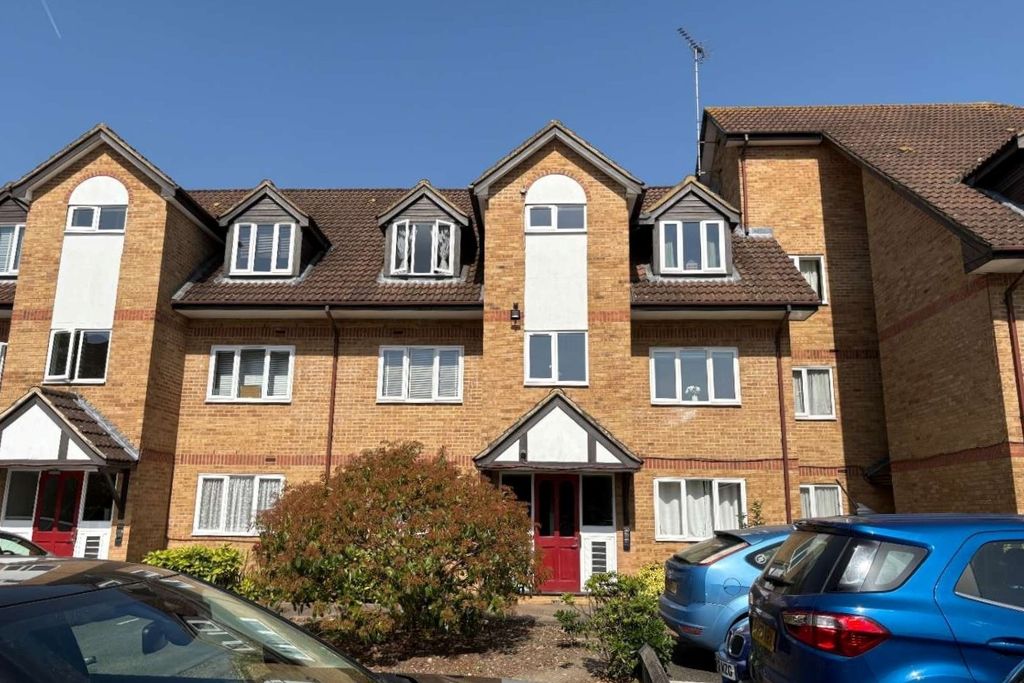 Property photo 1 of 5 Flat 38, Rochester Drive, Watford, Hertfordshire, Wd25 9Bj
