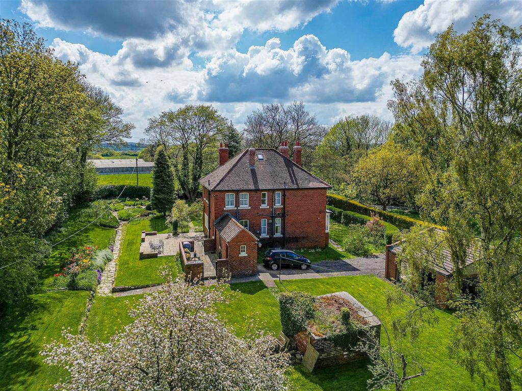 Property photo 1 of 28