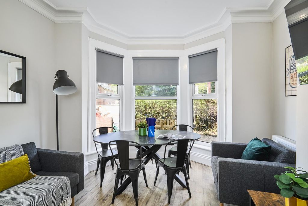 Property photo 2 of 15 Bright And Welcoming Living Room With Large Bay Wi...