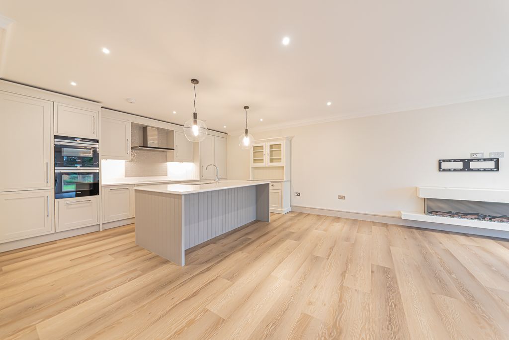 Property photo 2 of 40 17