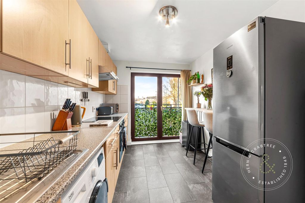 Property photo 2 of 28 York-Court-02.Jpg