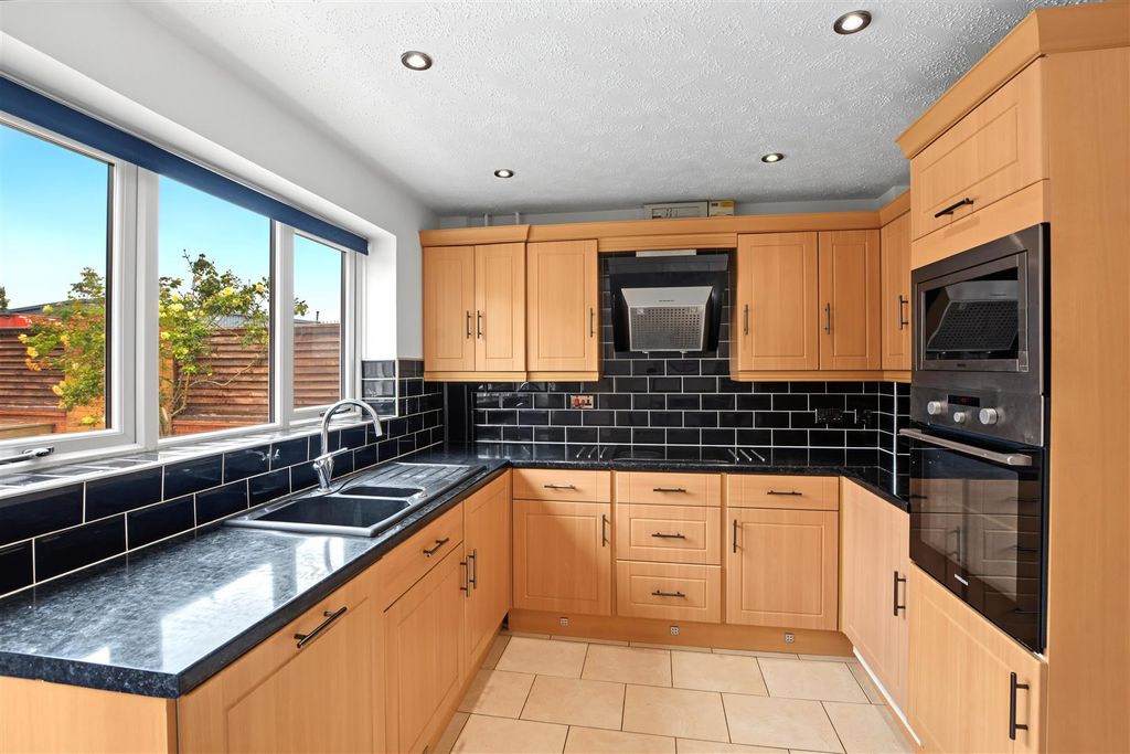 Property photo 2 of 11 Kitchen_1.Jpeg