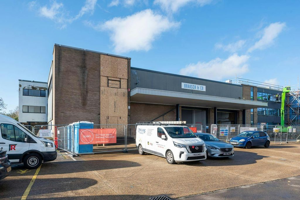 Property photo 2 of 7 Great West Trading Estate 4.Jpg