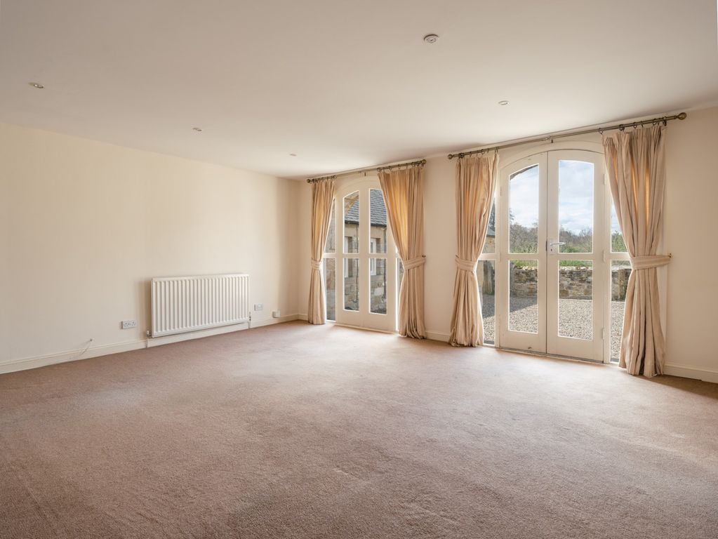 Property photo 2 of 11 4163582