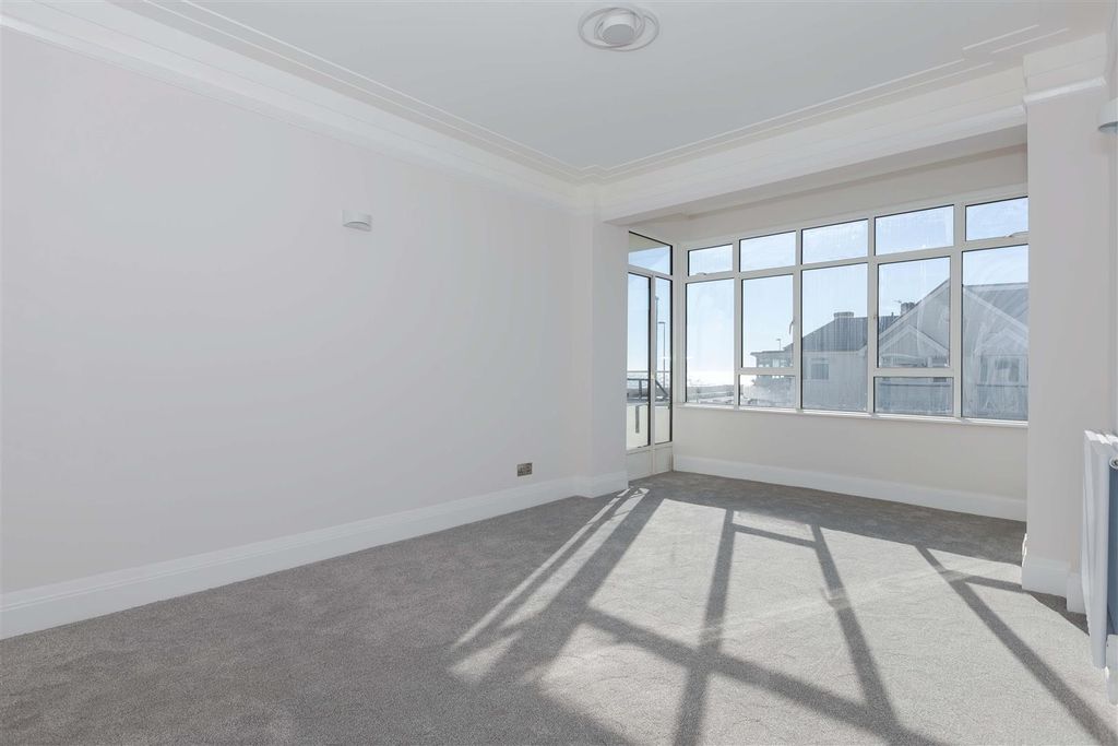 Property photo 3 of 13 Onslow Court_3.Jpg