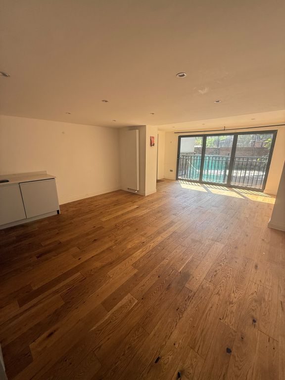 Property photo 1 of 16 Stunning Modern 2-Bedroom Apartment