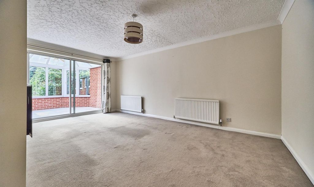 Property photo 2 of 19 Hayes End 2.Jpg