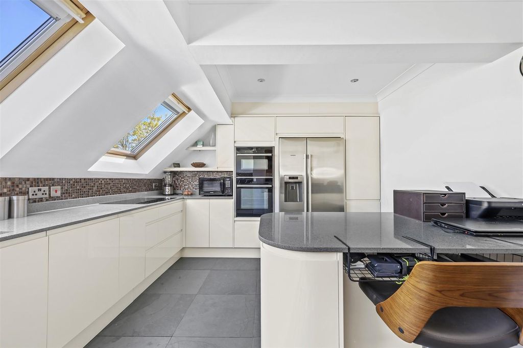 Additional image 8 of 3 bed flat for saleCrows Road, Epping CM16