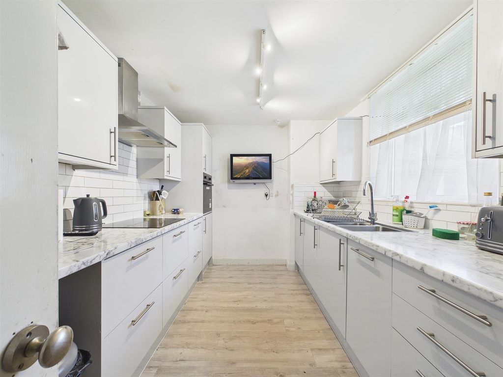 Property photo 2 of 15 2 - Maisonette For Auction, Dove Street, Bristol.J