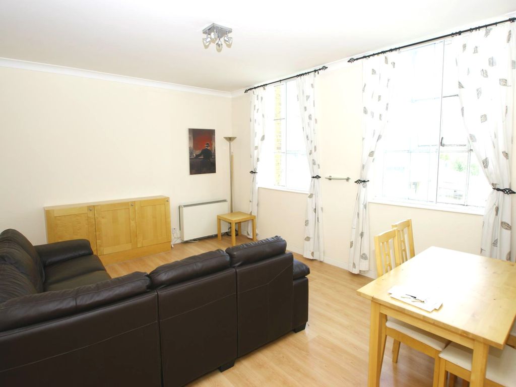 Property photo 3 of 5 Lounge