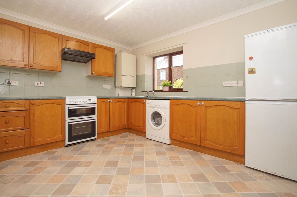 Property photo 3 of 16 Kitchen
