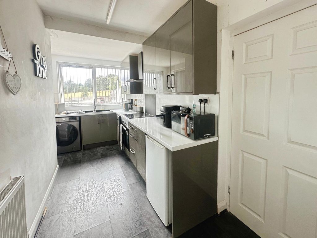 Property photo 3 of 14 Kitchen