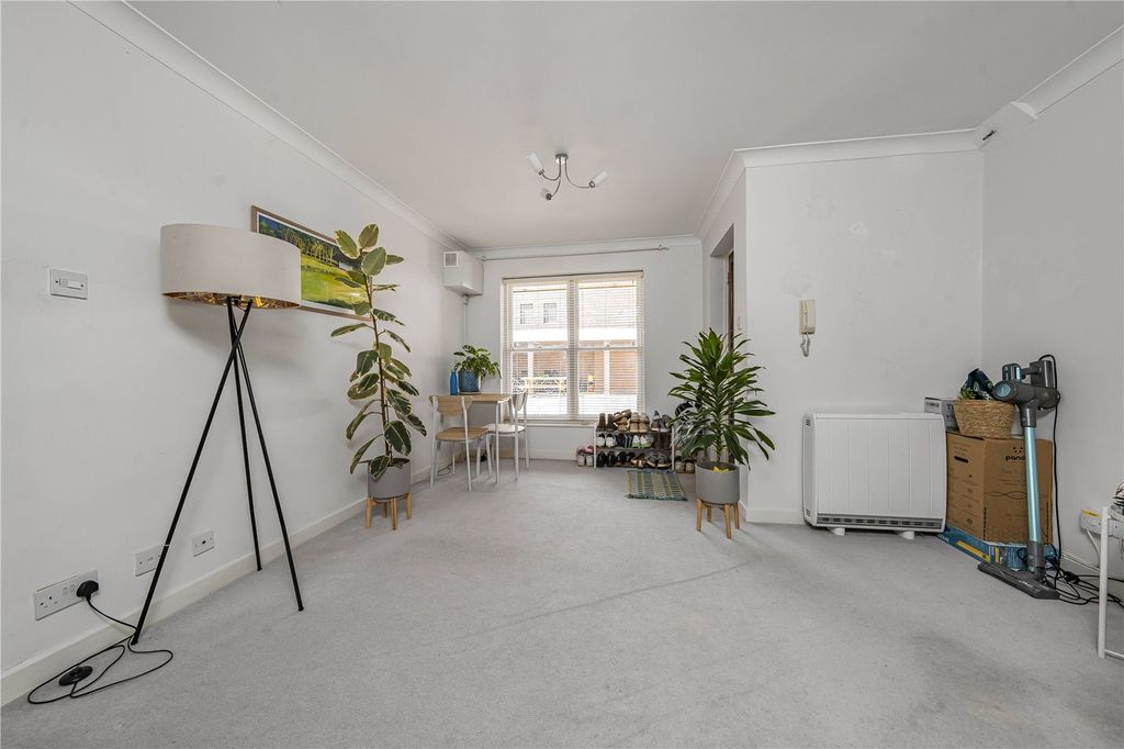 Property photo 2 of 11 Picture No. 18