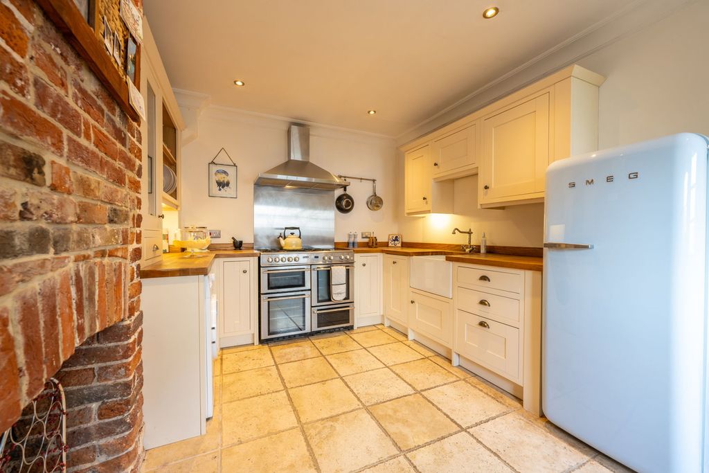 Property photo 1 of 34