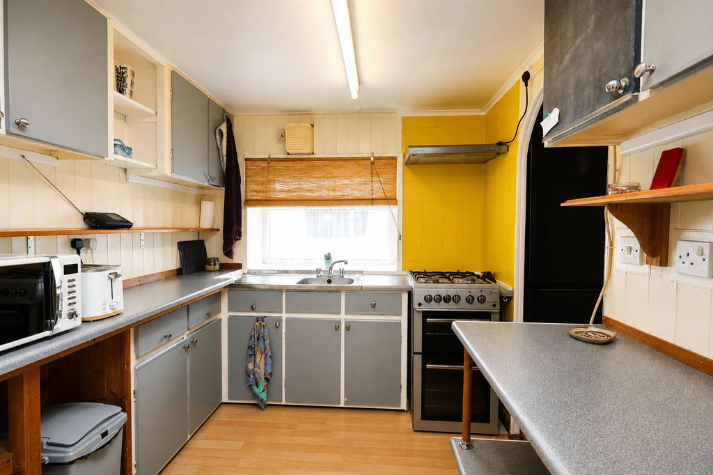 Property photo 2 of 14 Kitchen