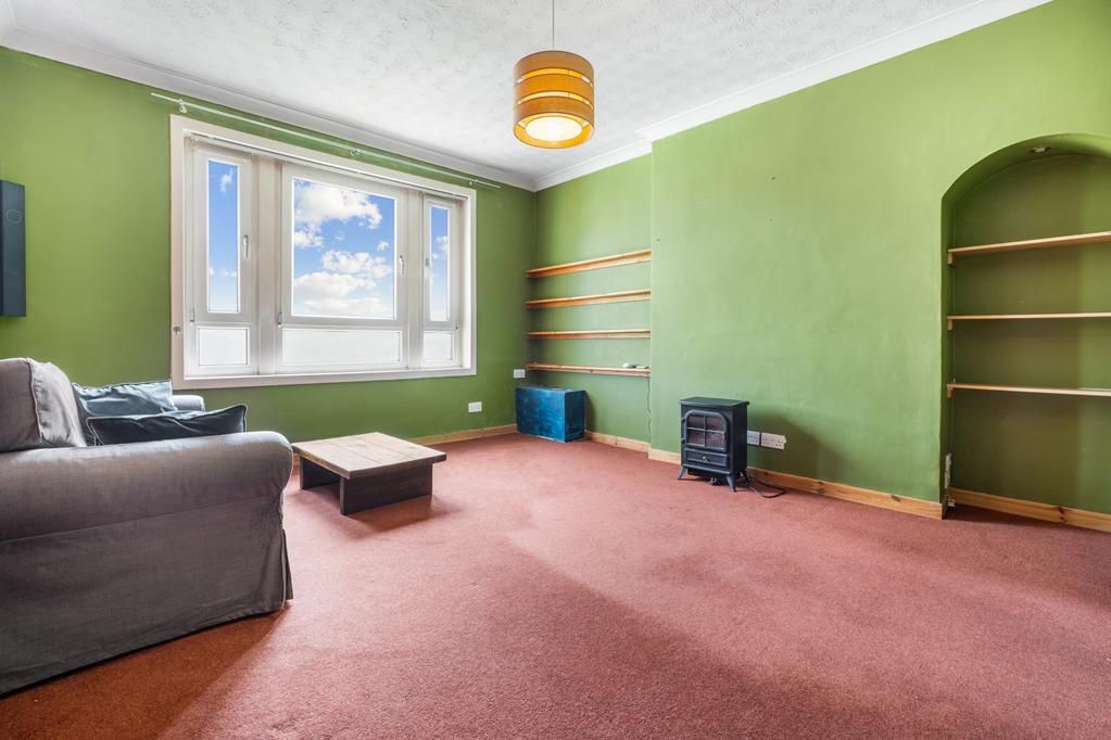 Property photo 3 of 21 Cup1472Seg Living Room.Jpg