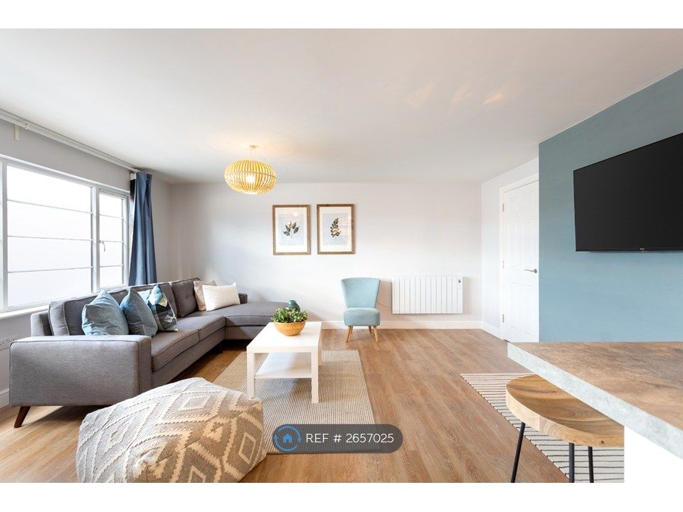 Property photo 3 of 10 Living Area