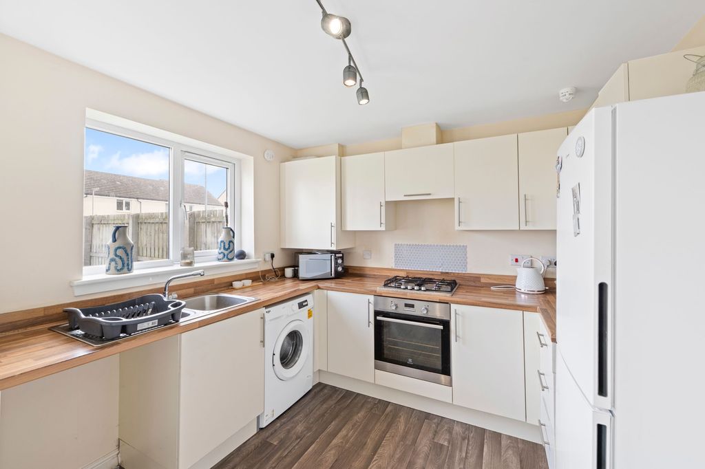 Property photo 2 of 24