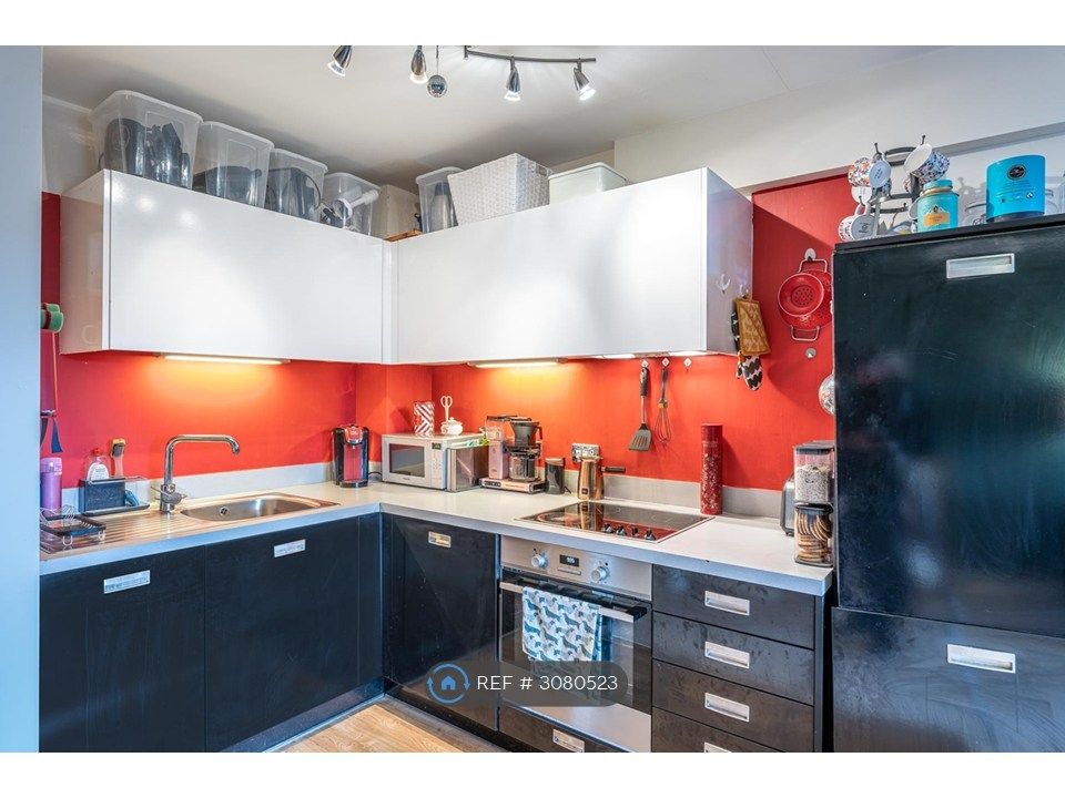 Property photo 2 of 11 Kitchen