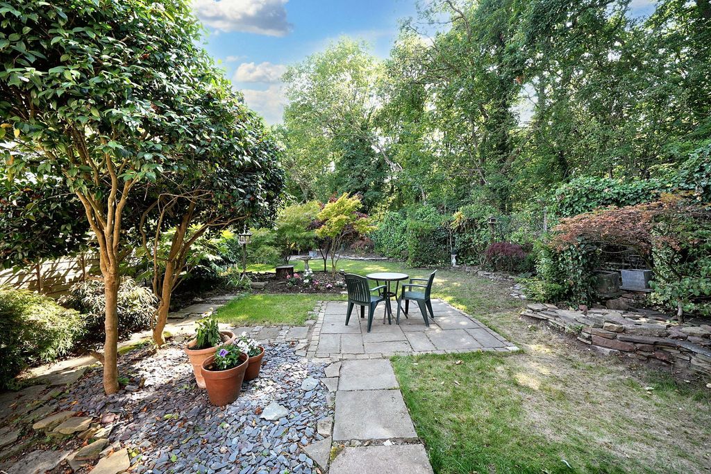 Property photo 3 of 35