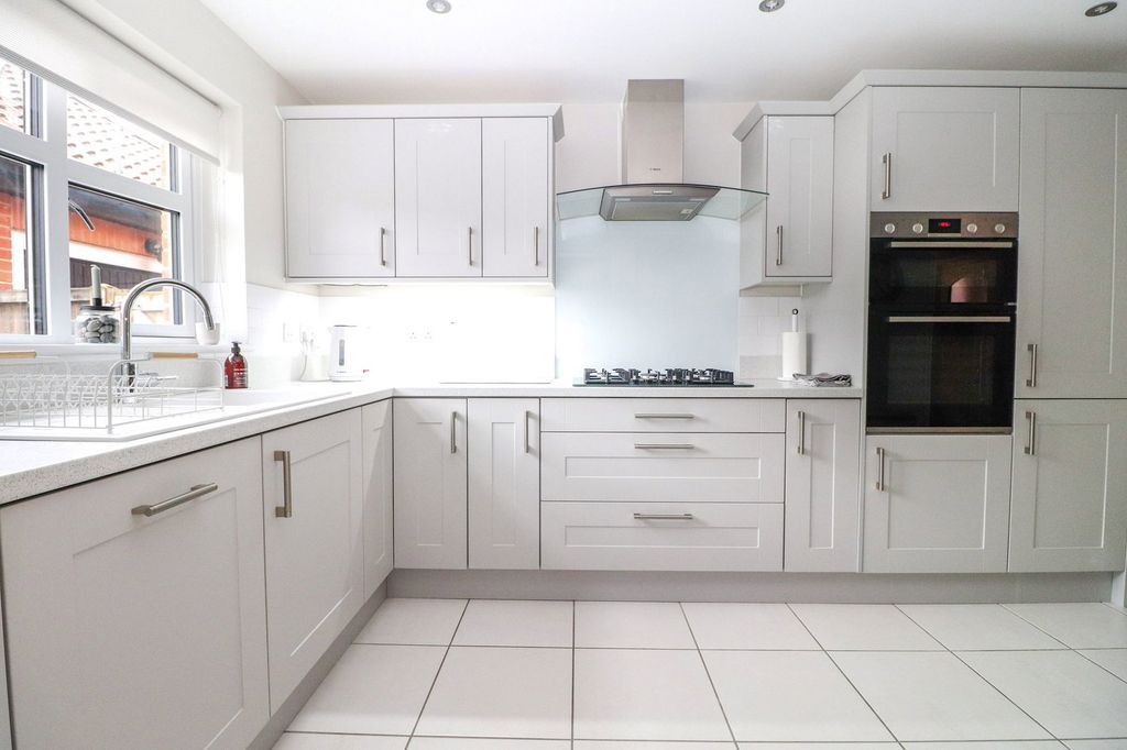 Property photo 2 of 24