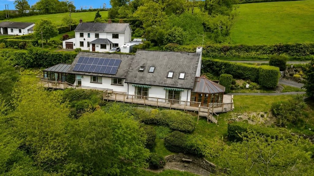 Property photo 2 of 39