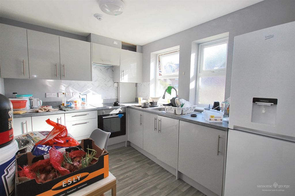 Property photo 3 of 27 Kitchen F1