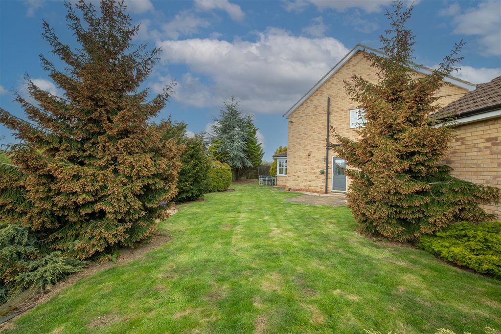 Property photo 2 of 32 39 Caldey Gardens-25 Copy.Jpg