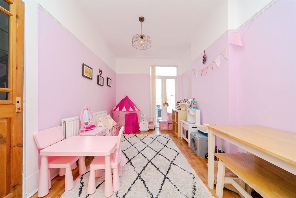 Property photo 2 of 17