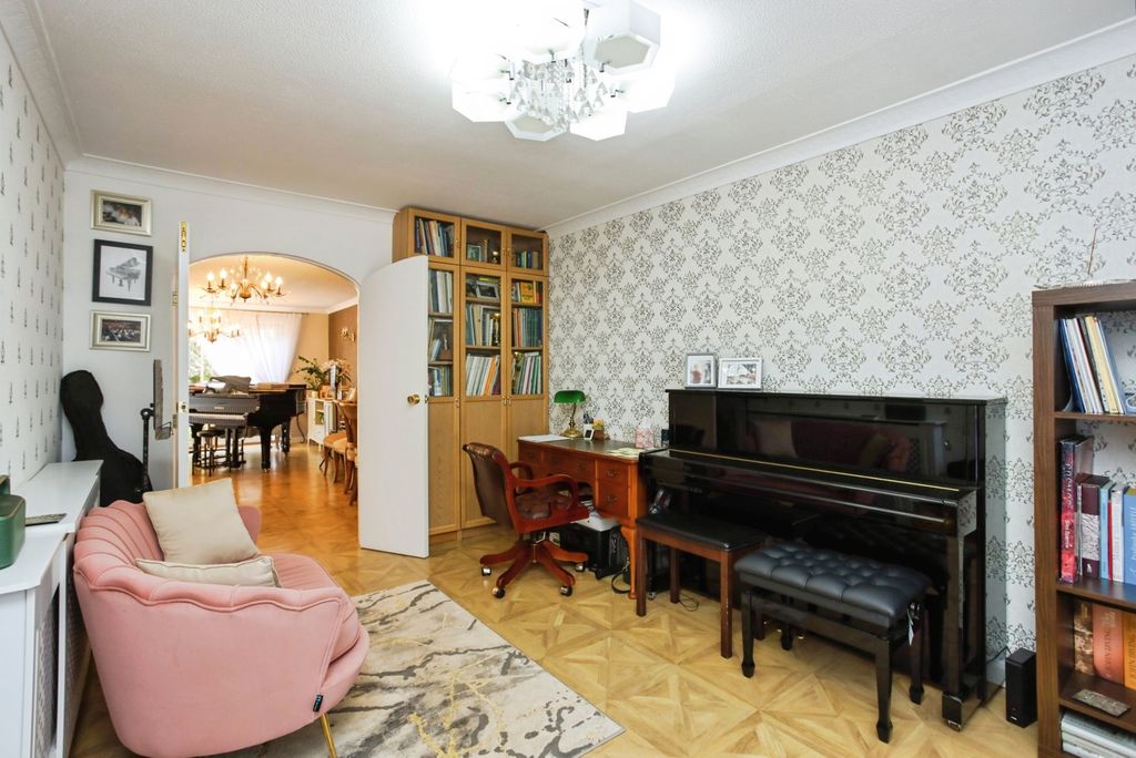 Property photo 3 of 16 Pbox-Img.Jpg