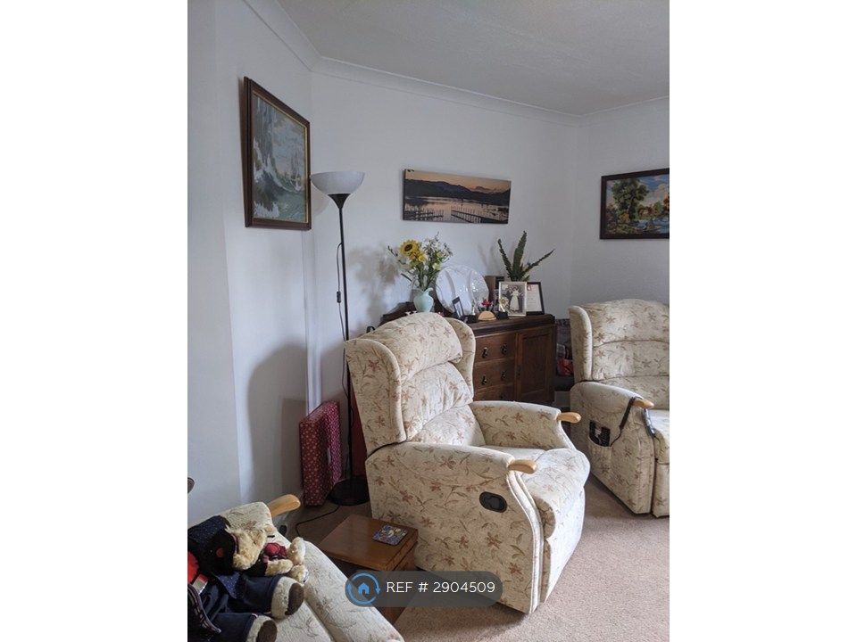 Property photo 3 of 14 Lounge